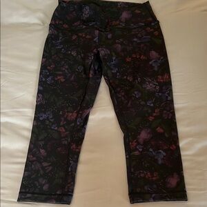 Lululemon cropped floral leggings. New without tags.